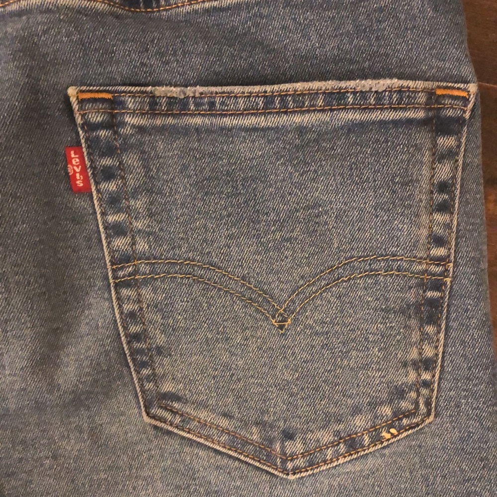 Preowned Levi’s 502 Jeans. Slightly tapered. Medium wash. 32/30 - Picture 3 of 6